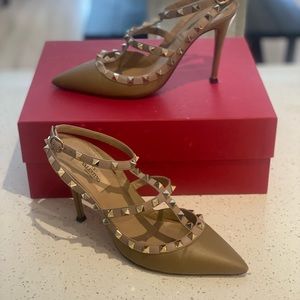Valentino Garavani Rockstud Cage Heels/ Pumps